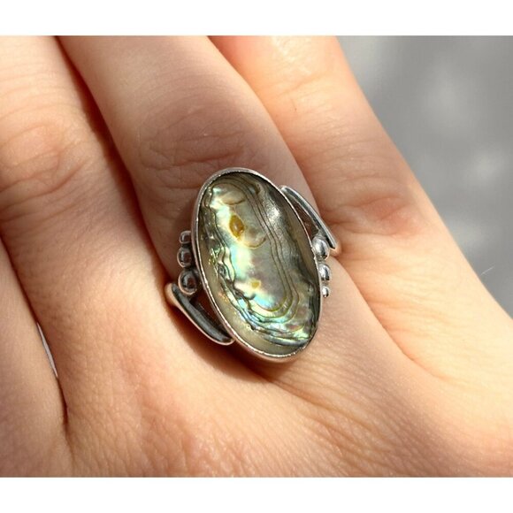 Vintage Silver Tone Abalone Mother of Pearl Mood Ring Green Hippie Ring Sz 7.75 - Picture 3 of 8